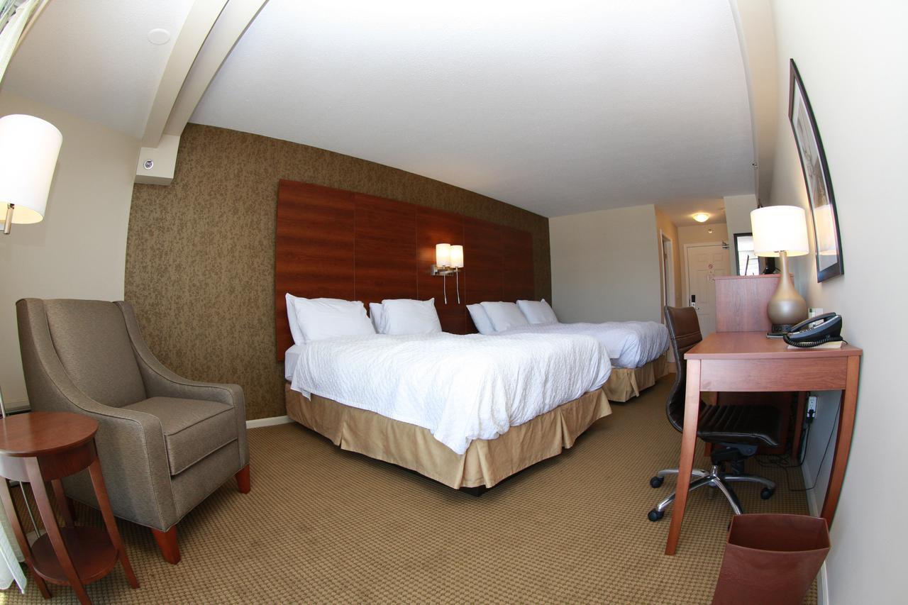 Budget Host Inn & Suites Сент-Ігнас Екстер'єр фото