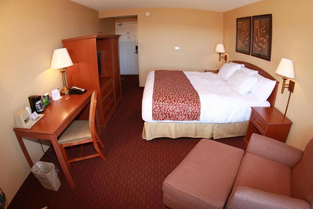 Budget Host Inn & Suites Сент-Ігнас Екстер'єр фото